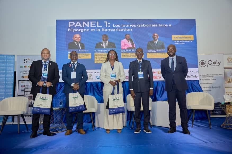 Photo de groupe des panélistes du SEFI à Libreville
